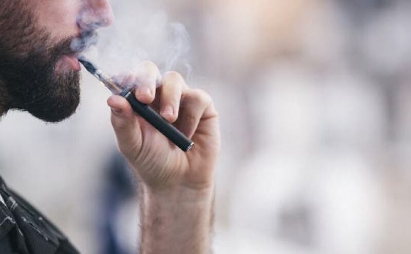 هل رائحة التدخين ضارة مثله؟.. الدراسات العلمية تُجيب