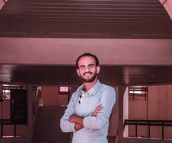 عن حرب سالي حمادة ومشكلة الملابس النسائية في اليمن