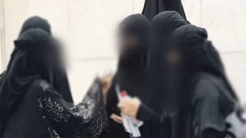 مديره سعودية تجمع المعلمات وتعترف لهن بزواجها مسيار من زوج واحدة منهن .. لن تصدق ماحصل لها بعد ذلك