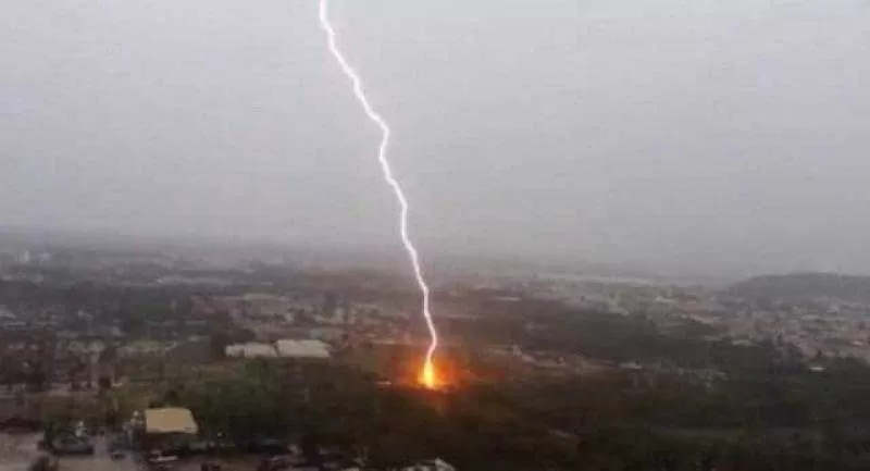 صاعقة رعدية تنهي حياة فتاتين في عمر الزهور