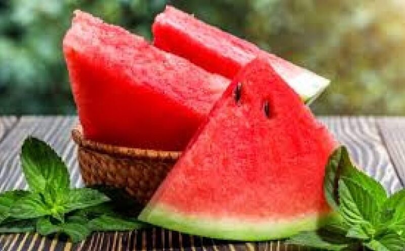 4 علامات ظاهرية تؤكد أن البطيخ أحمر وحلو المذاق