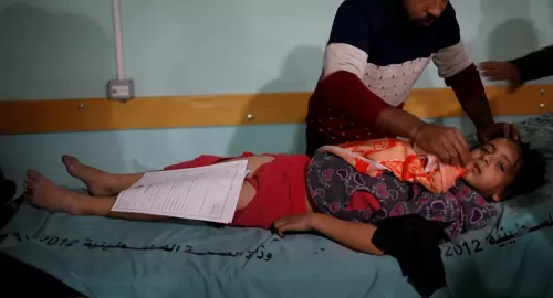 تفاصيل مبكية.. فلسطيني يروي قصة 6 ساعات قضاها تحت الأنقاض هو وأطفاله