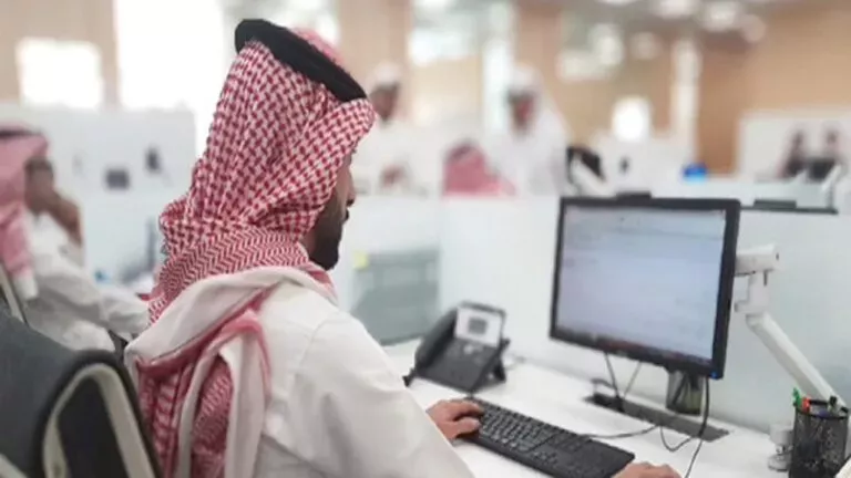السعودية تعلن رسمياً..  وقف تجديد إقامات الوافدين العاملين في هذه المهن وتعطيهم مهلة لتسوية اوضاعهم ومغادرة المملكة