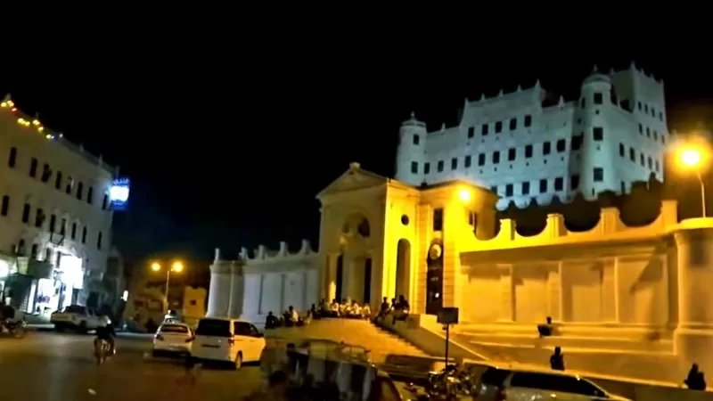 شاهد: عزف النشيد الوطني للجمهورية اليمنية في عرس بمدينة سيئون.. وردة فعل غير متوقعة من الحضور (فيديو)