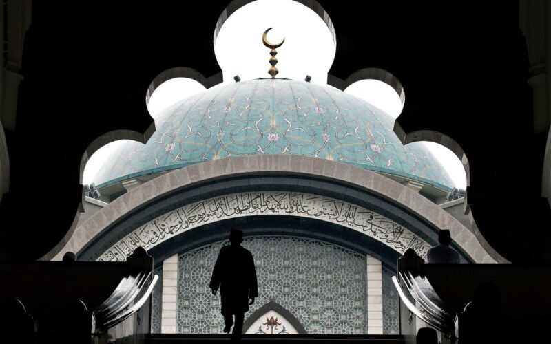 مفتي السعودية يوضح مقدار زكاة الفطر وأصنافها وموعد إخراجها مع دخول العشر الأواخر من رمضان 2020