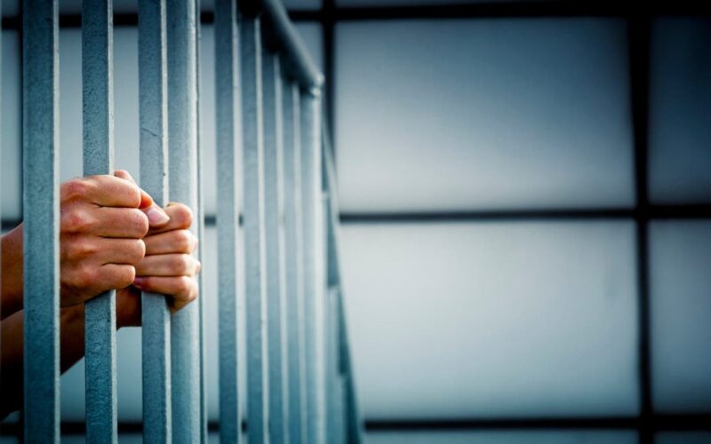 .صدور احكام مفاجئة بالسحن لـ ” 15″ عاما على شقيق زعيم عربي سابق وضابطين برتبة لواء في الجيش