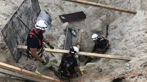 انهيار خطير في مطار دولة خليجية يتسبب بوفيات