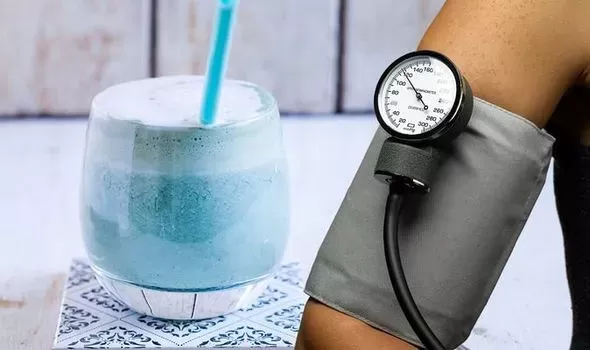 هذا المشروب الأزرق افضل علاج لمن يعانون من انسداد الشرايين وضغط الدم المرتفع