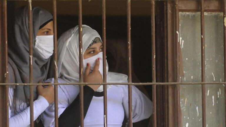 السلطات المصرية تغلق أول مؤسسة تعليمية في القاهرة بسبب فيروس كورونا