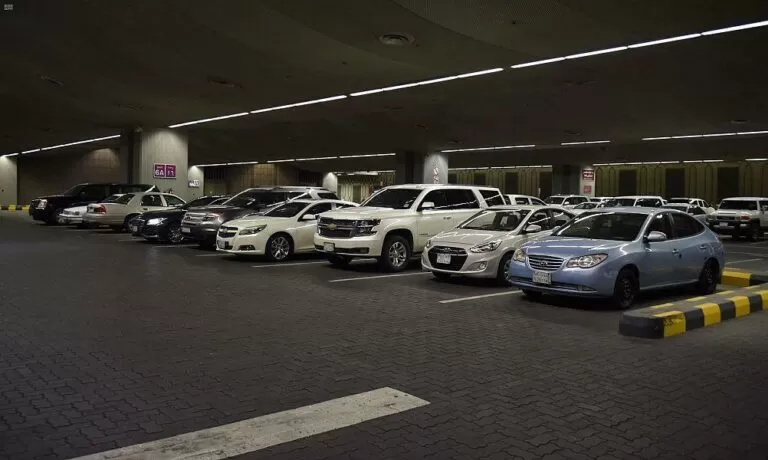 توضيح عاجل من أمانة الرياض حول مواقف السيارات الجديدة ورسومها