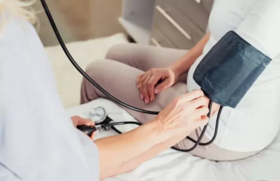 الأطباء ينصحون بهذه العشبة كبديل طبيعي لأدوية ضغط الدم المرتفع