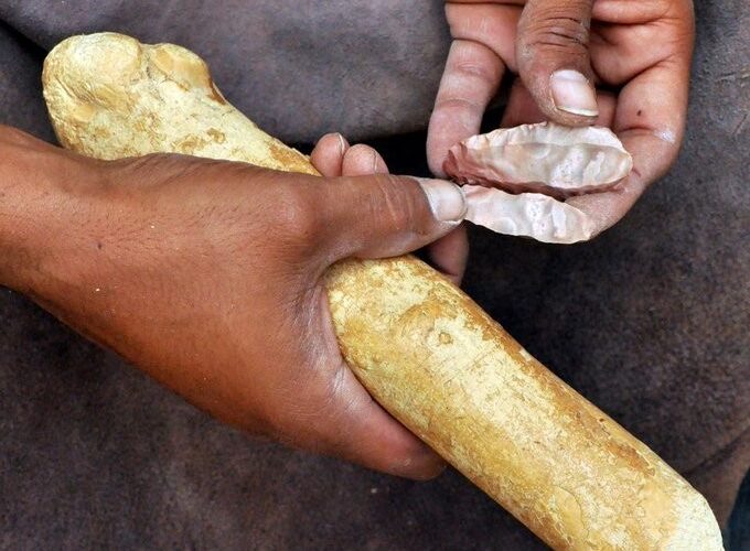 يحدث في اليمن .. كنز ضخم تعود جذوره وعمره إلى 8 ألف عام يطفو على السطح وسط ذهول سلطنة عمان التي تكشف اسرار غير متوقعة ( مجموعة صور للكنز )