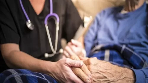 لا تستهين بها .. علامات على قرب الاصابة بسكتة دماغية