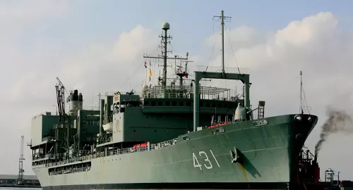 إيران تكشف من يقف وراء إغراق اهم سفنها الحربية