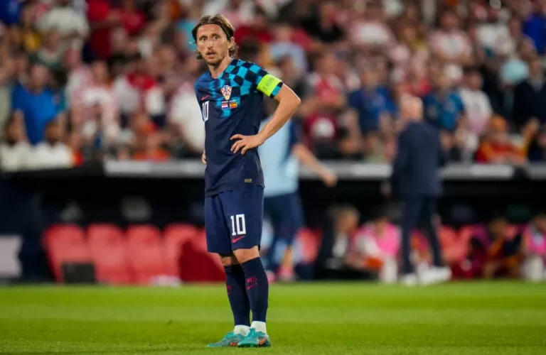 قائد كرواتيا “مودريتش” يُجيب عن انتقاله إلى الأهلي السعودي؟