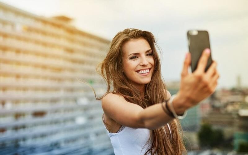ضحايا السيلفي أكثر من قتلى سمك القرش