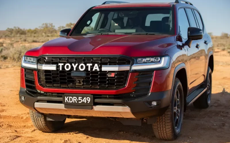 رسمياً: عبد اللطيف جميل يعلن وصول الشكل الجديد من تويوتا لاند كروزر الى السعودية بهذه المواصفات الخيالية والسعر مفاجأة
