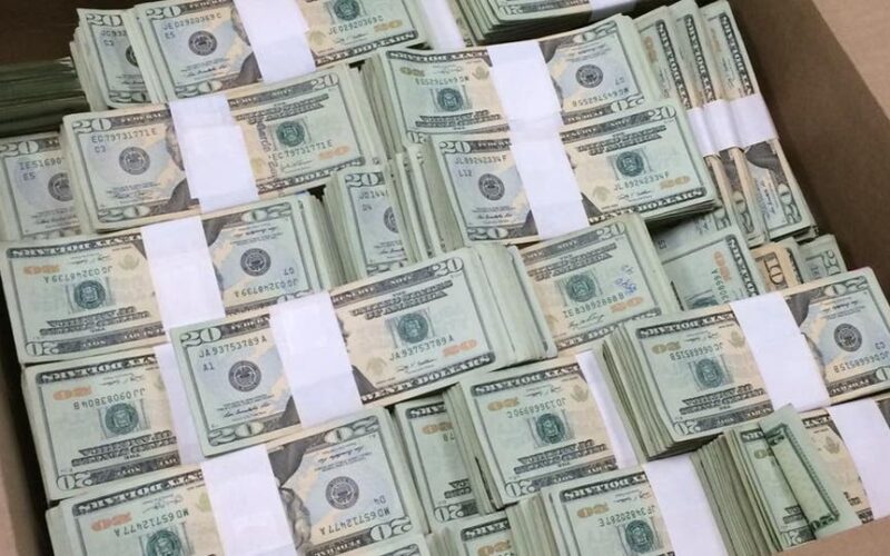 بنك يحول 2.5 مليار دولار بالخطأ.. وصدمة لصاحب الحساب