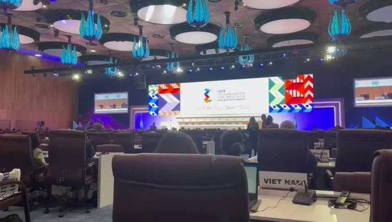 انسحاب الوفد اليمني برئاسة ‘‘عثمان مجلي’’ من مؤتمر الأمم المتحدة بعد صعود الوفد الإيراني (فيديو)