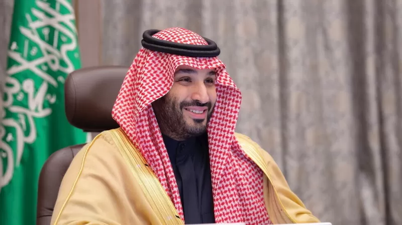 صورة نادرة للأمير محمد بن سلمان برفقة والده حينما كان طفلاً