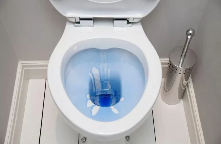 هذه العادة التي يقوم بها الكثيرون في الحمام خطيرة وتسبب امراض لا علاج لها