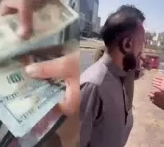 يمني يشعل السعودية بعد أن وجد شنطة مليئة بالفلوس