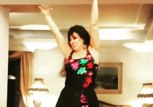 شاهد فيديو لفيفي عبده في وصلة رقص بالمنشفة فقط وما ظهر لا يمكن وصفه