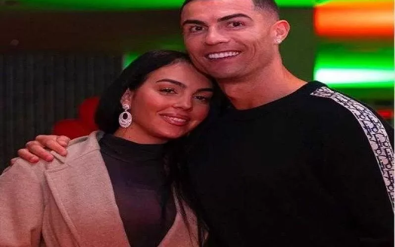 رونالدو يوجه رسالة رومانسية لشريكته في عيد الحب