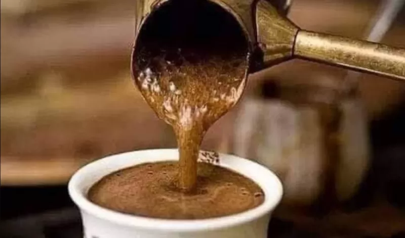 هذا المشروب الشعبي الشهير سبب رئيسي في تلف خلايا الدماغ والاصابة بالخرف المبكر