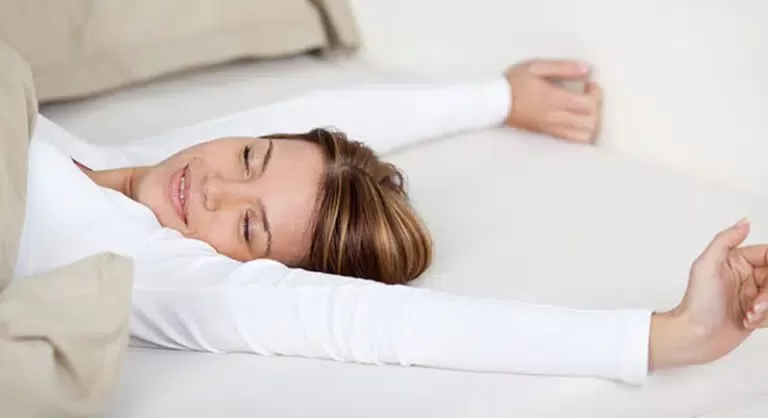 تعرف على ايهما افضل النوم بوسادة ام بدونها؟ الاجابة غير متوقعة من طبيب مختص