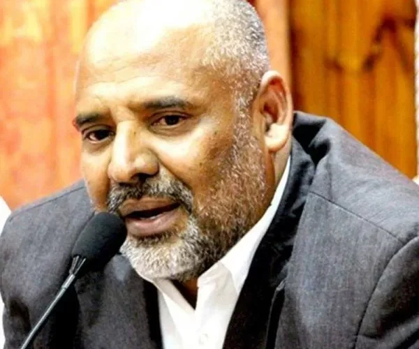 بعد أن اوقفه عن العمل .. قرار ثاني من البحسني بحق بن حبريش