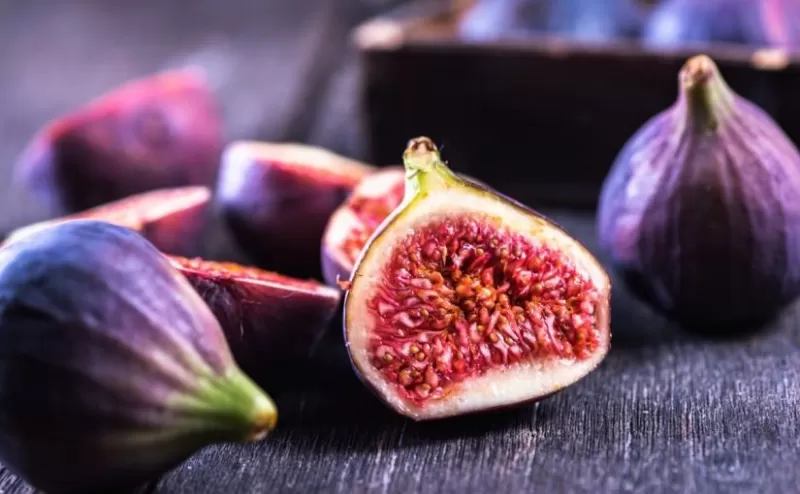 هذه الفاكهة التي ذكرها الله في القرآن الكريم تعالج السكري وتحميك من النقرس وتحارب السرطان