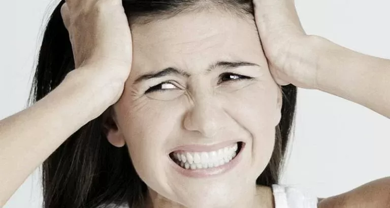 إذا كنت ممن يعضون اسنانهم اثناء النوم فعليك القيام بهذا الأمر فوراً