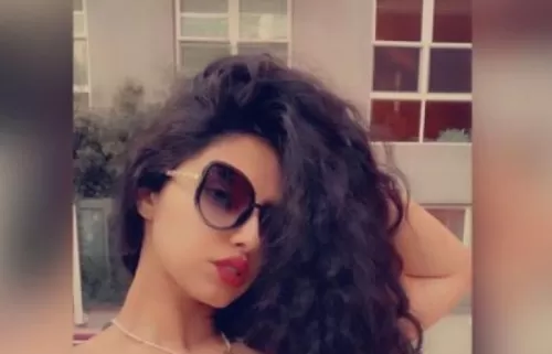 مشهورة سعودية تصدم الجميع وتقول ان رجل واحد لا يشبعها وتقوم بهذا الفعل الفاضح مع حيوان بعد ان بطحها على ظهرها