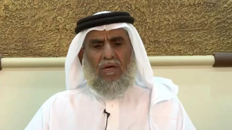 فيديو يشعل السعودية لمواطن يحمي قاتل ابنه!