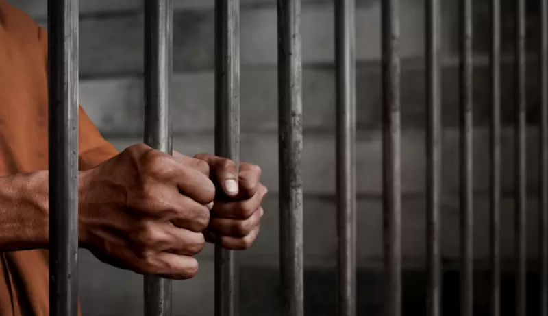 قرار جديد من القيادة السعودية تسمح بتوظيف السجناء السابقين