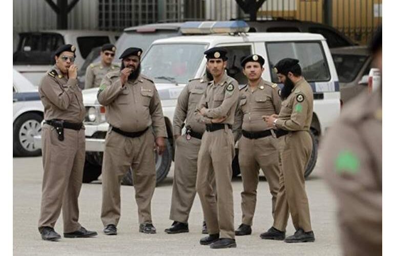 شاهد بالفيديو: إعلامي سعودي شهير يستهزأ بالصلاة.. والسلطات تتحرك