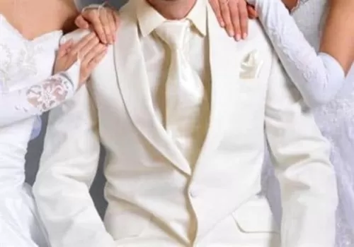 واحدة والثانية مجاناً هذا بالضبط ما حصل لعريس في ليلة دخلته عندما تفاجئ بعروستين في انتظاره بدل واحدة