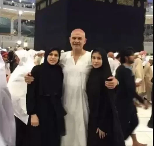 الفنانه ملك قورة  من أمام الحرم المكي