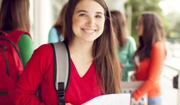 نصائح للأباء في التعامل مع بناتهم في بداية المراهقة والبلوغ