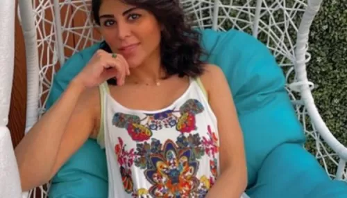 زارا البلوشي بمايوه فاضح على البحر في هذه الدولة