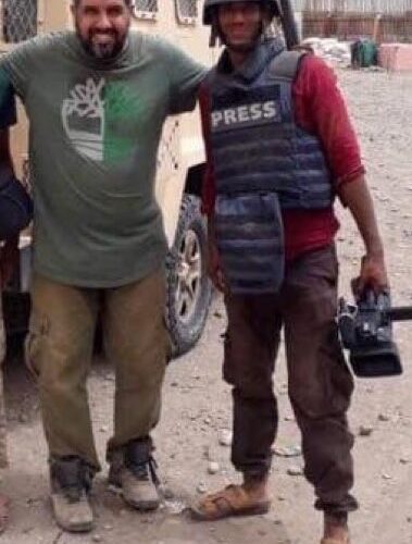 محمد العرب يغرد حزيناً على رحيل الصحفي القعيطي وينشر صورة مؤثرة معه فماذا قال عنه؟