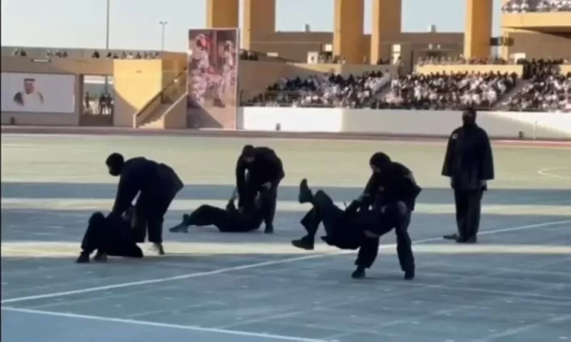 جميلات وفاتنات .  فيديو لعرض عسكري لسعوديات خريجات دورة أمنية خاصة يشعل المملكة