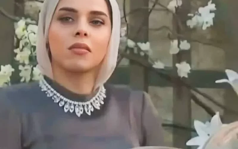 شاهد: ابنة الرئيس المصري.  بعقد الماس في حفل زفاف ابنة ملك الأردن والكشف عن ثمنه ومذيع مصري شهير يعلق