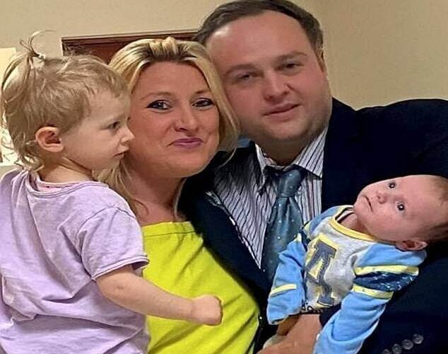 بالفيديو: طفل يذهل والديه بحديثه في عمر شهرين