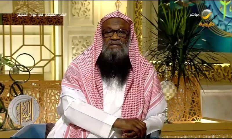 بالفيديو: الكلباني يرد على من يحرم الأغاني