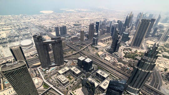 بعد رحيل المغتربين.. دبي تسعى لجذب الأجانب المتقاعدين