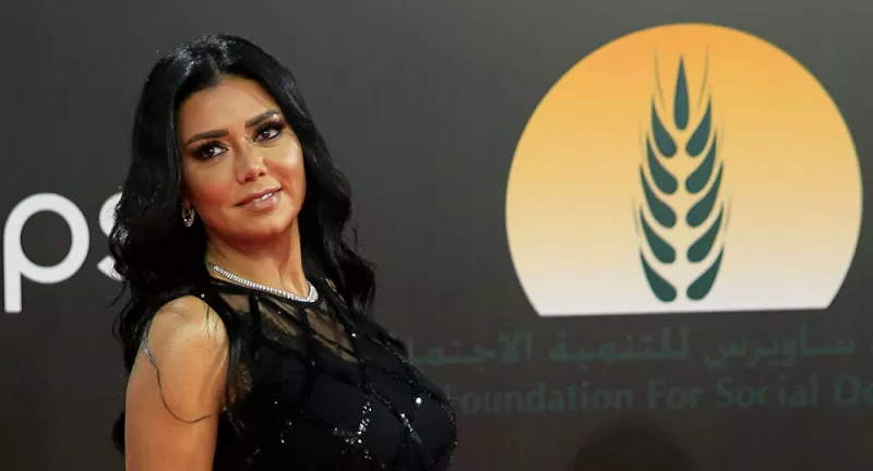 رانيا يوسف تنشر فيديو وقح جداً والجمهور يستلمها غسيل ومكوى