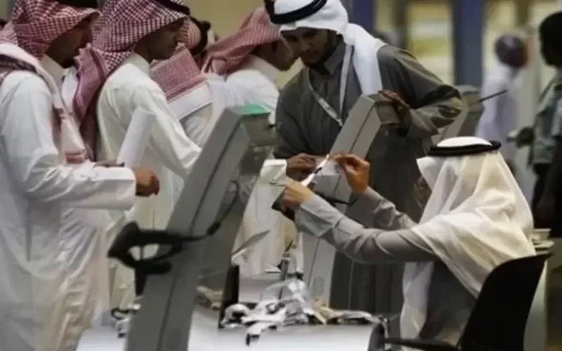 الموارد البشرية تكشف عن عقوبة الموظف الذي يتغيب عن الدوام يوم الخميس بالذات بدون عذر