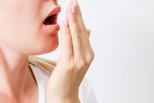 علاج طبيعي فعال.. لرائحة الفم الكريهة